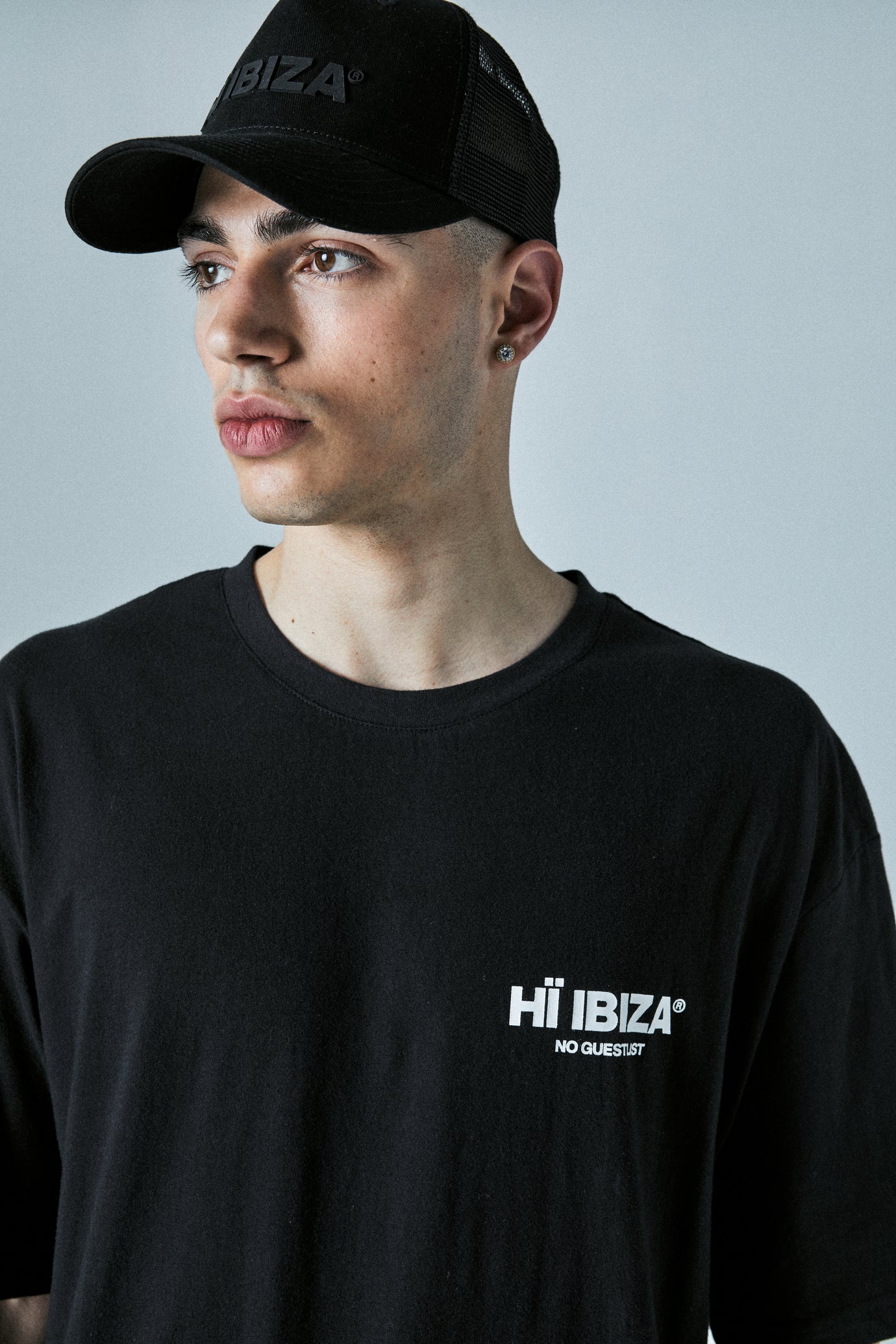 BLACK NO GUESTLIST TEE