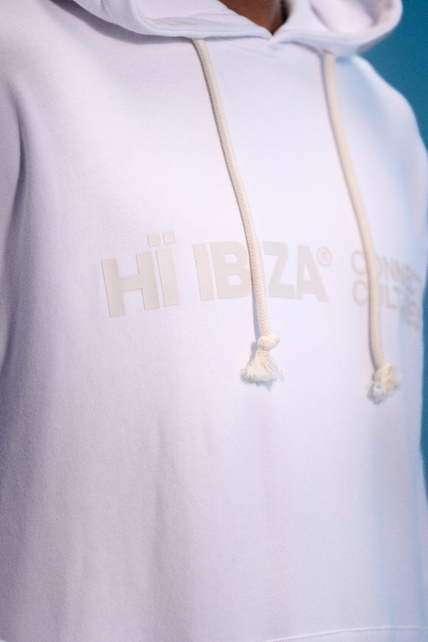 CONNECTED GLOBE WHITE HOODIE